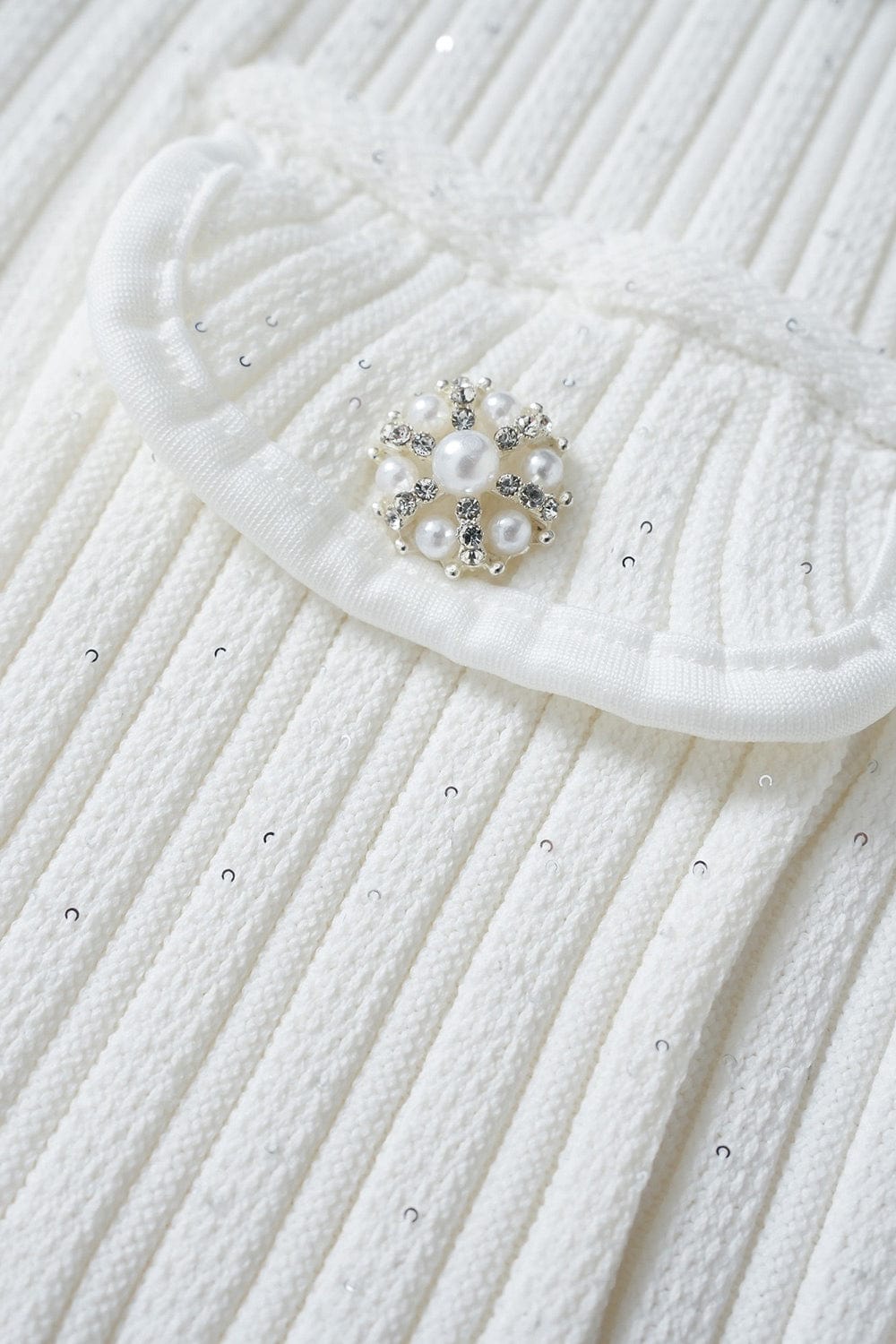 Moon 45 Elegant Pearl Button Knitted Ruffle Hem Mini Skirt