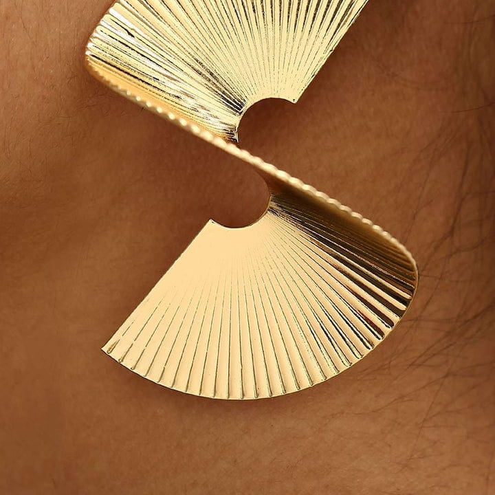 Moon 45 Gold / ONE SIZE Elegant Pleated Metal Earrings