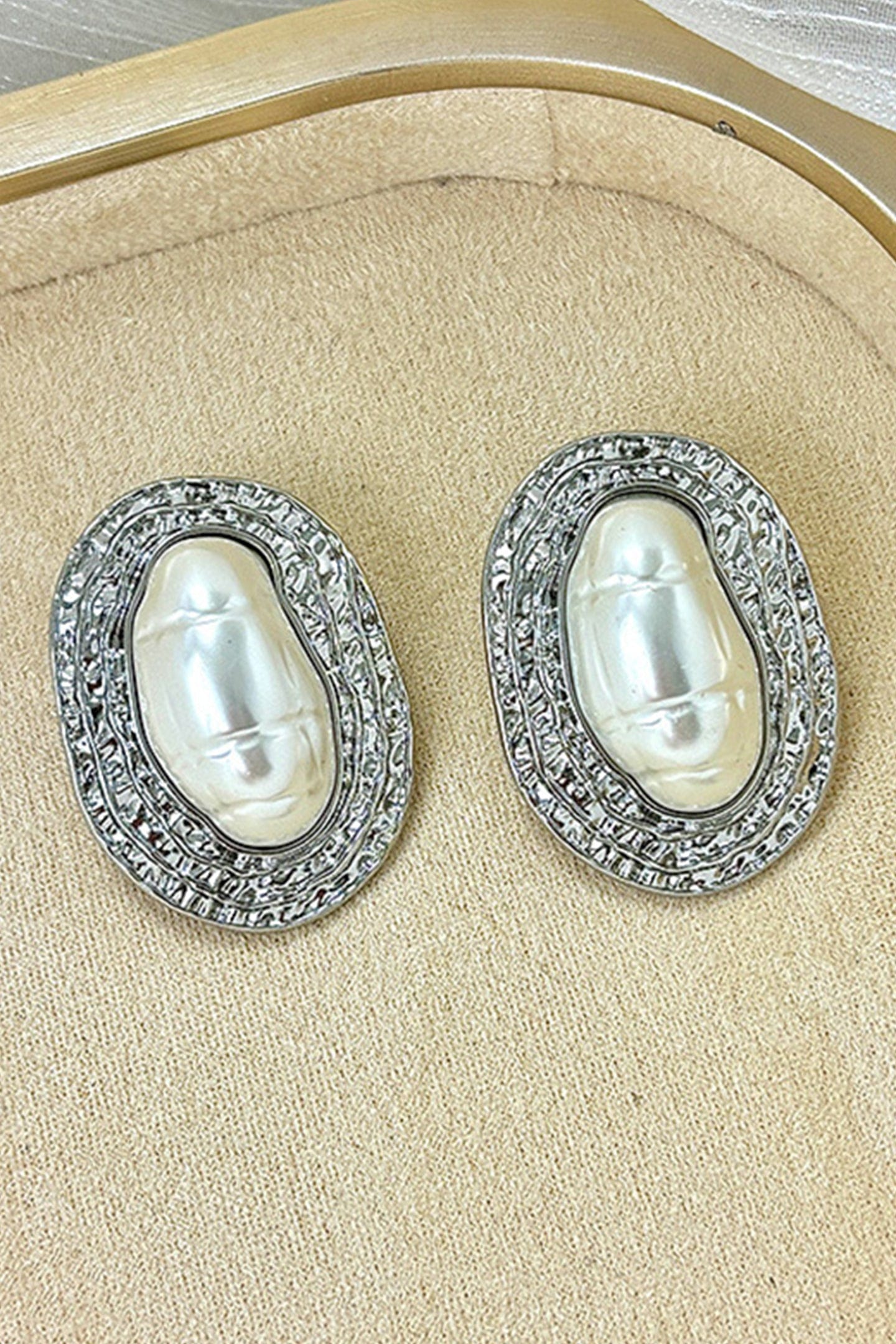 Moon 45 Silver / One Size Textured Pearl Stud Earrings