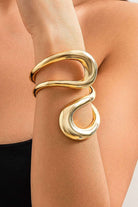 Moon 45 Gold / ONE SIZE Chic Asymmetrical Cut-Out Bracelet